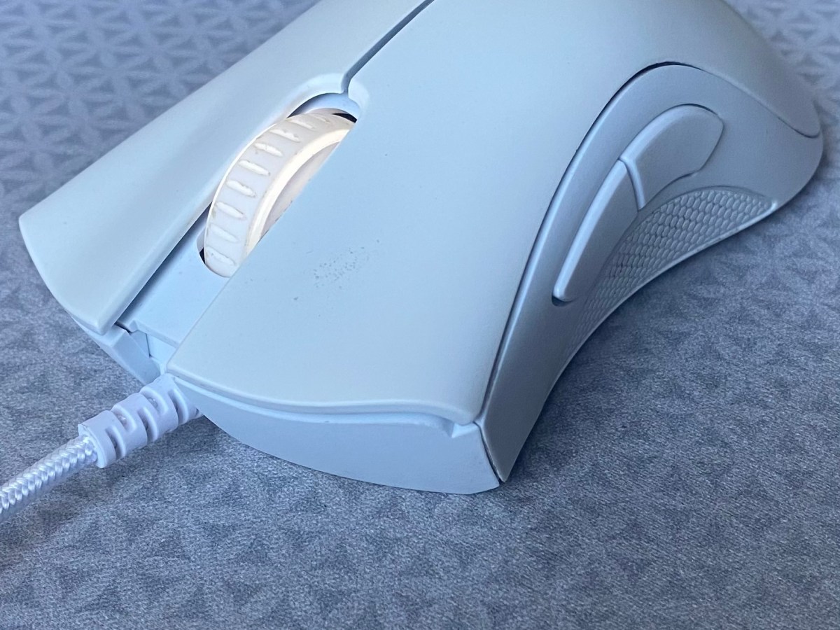 Razer DeathAdder Essential Review: Is It Worth&nbsp;It?