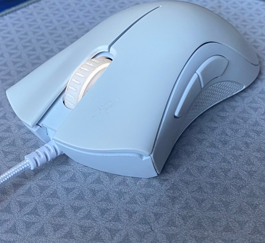 Angled view of Razer DeathAdder Essential mouse