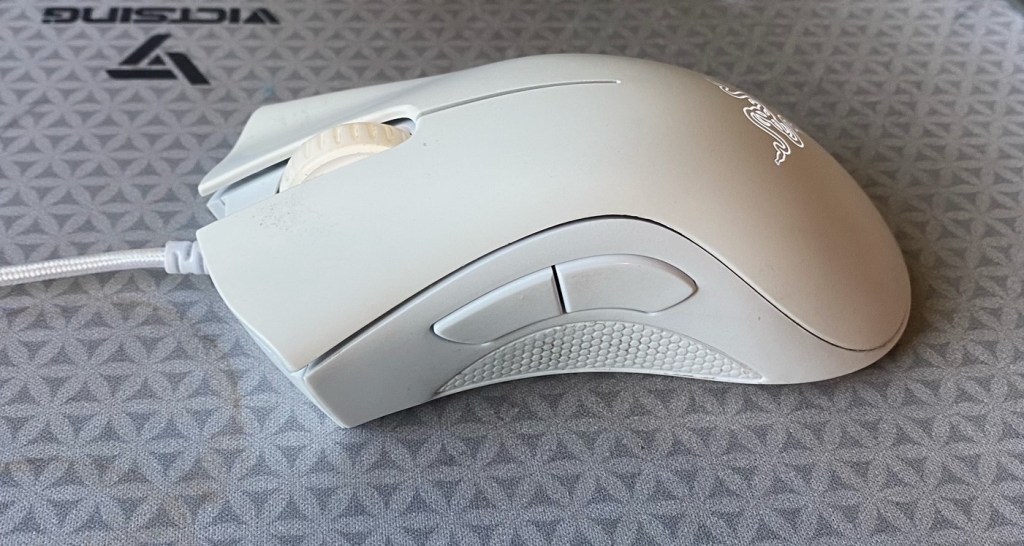 Side view of Razer DeathAdder Essential mouse