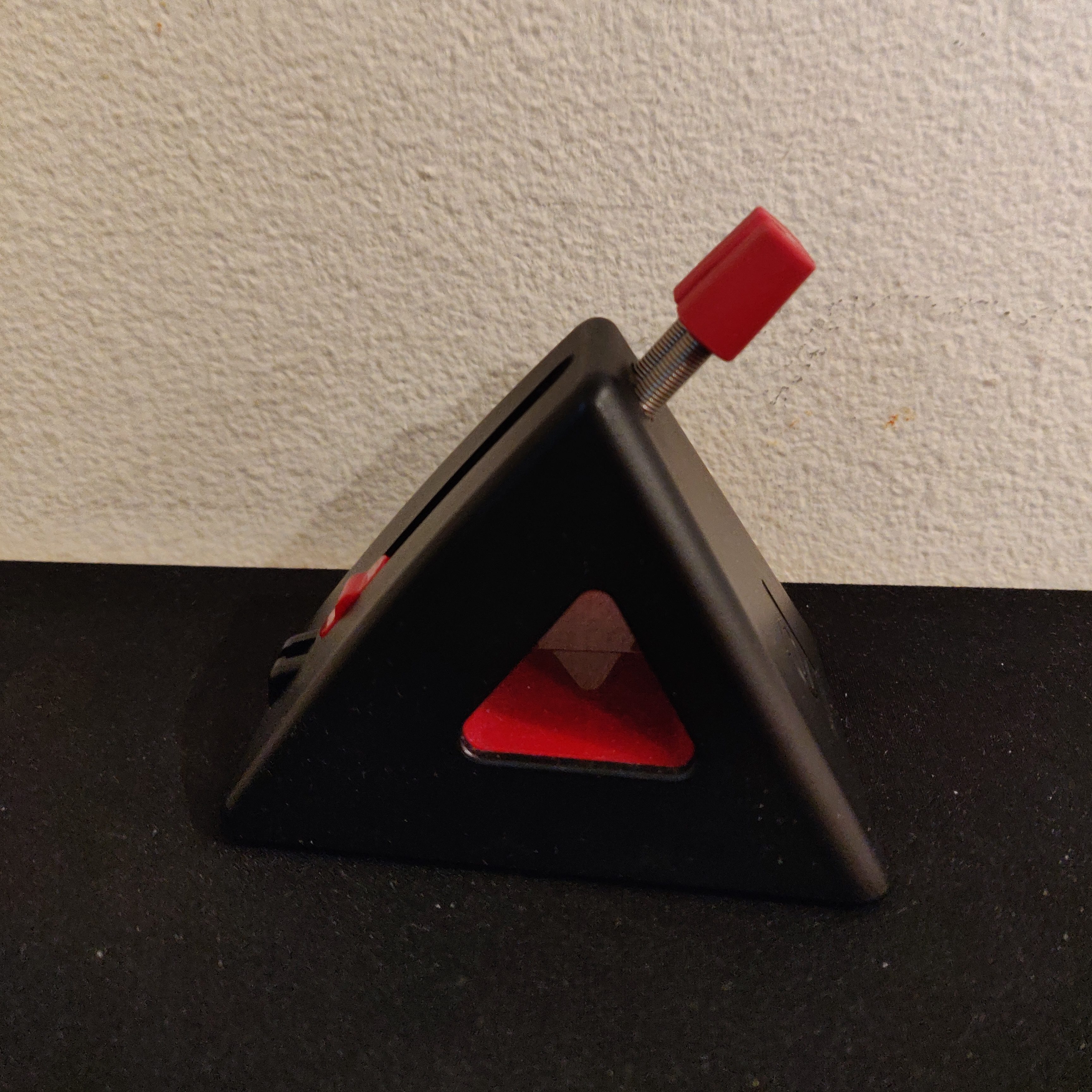 Side view of a mouse bungee