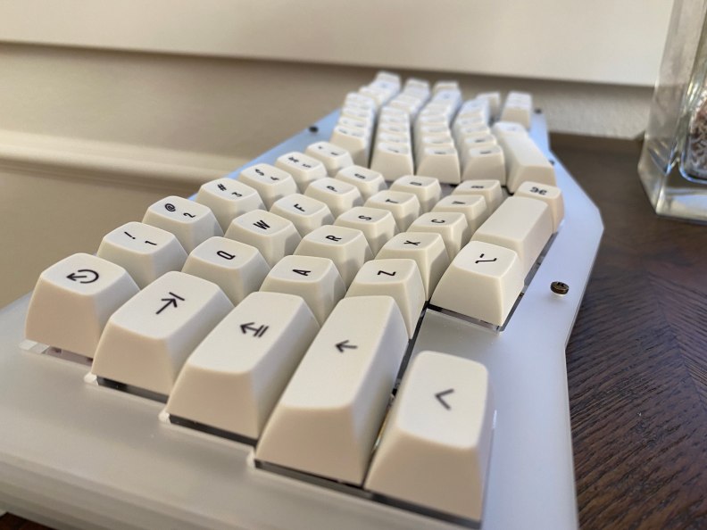 Side view of a built mechanical keyboard.