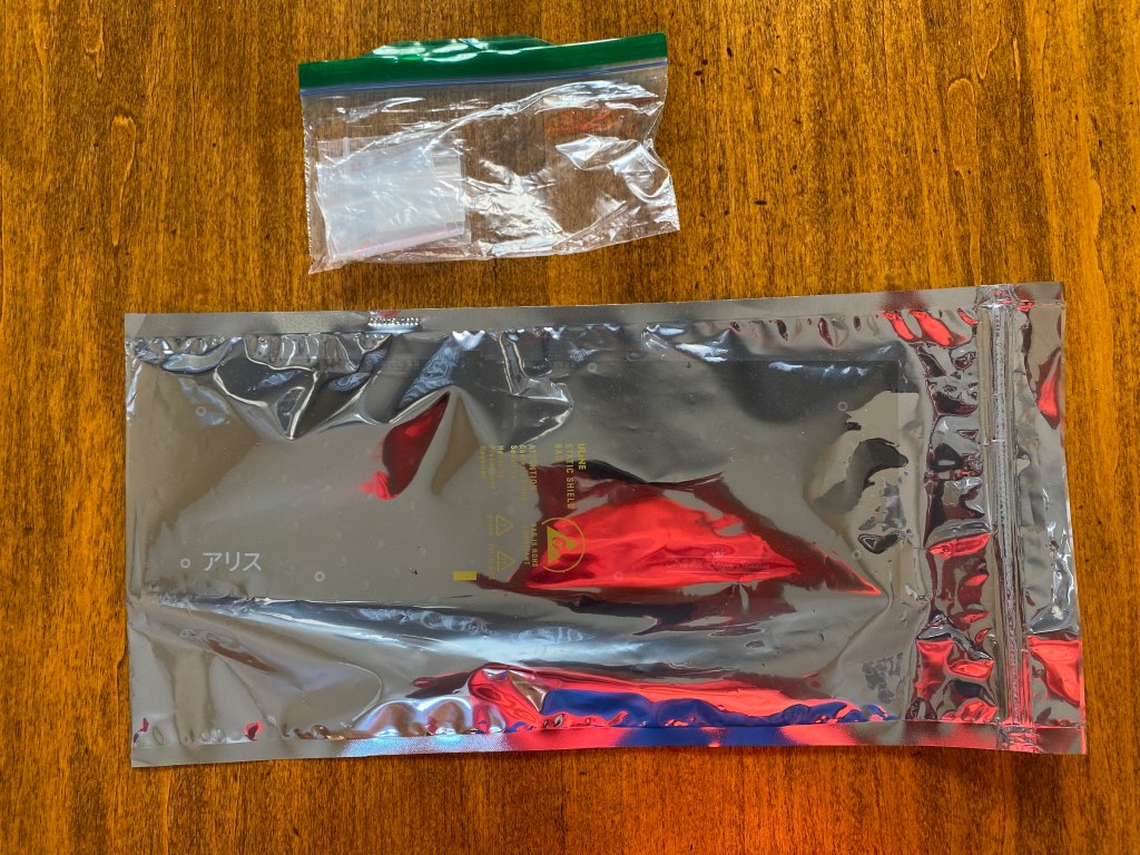 Materials in the box of the Arisu keyboard.