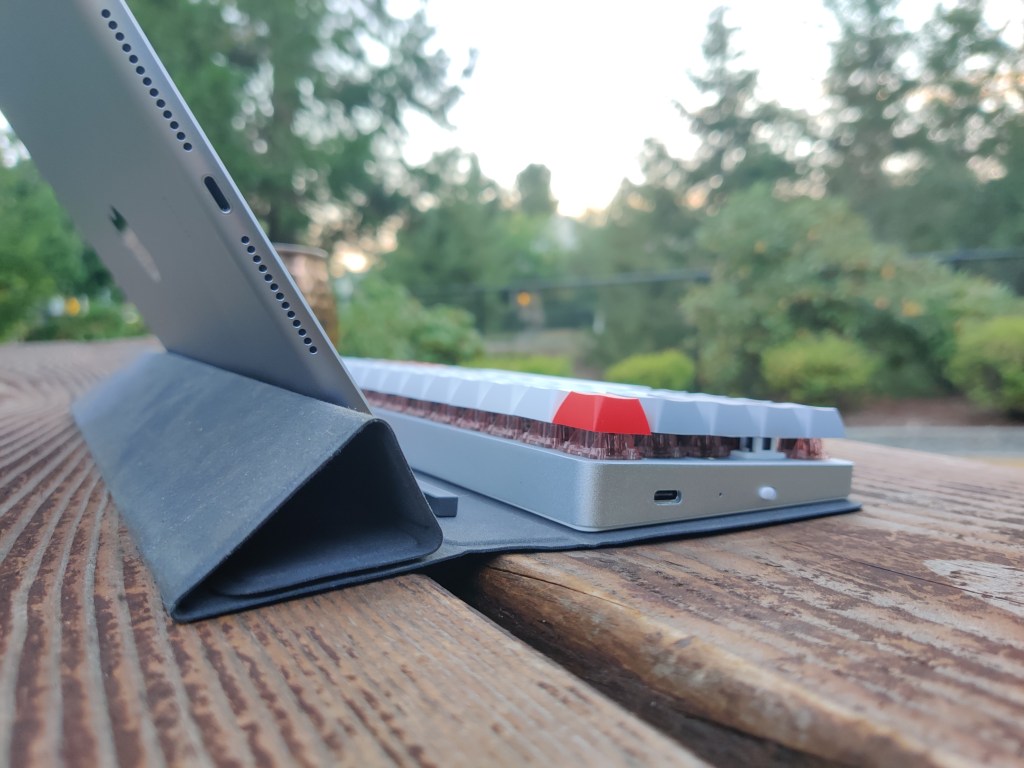 Epomarke NT68 being used as a keyboard for an Apple iPad.