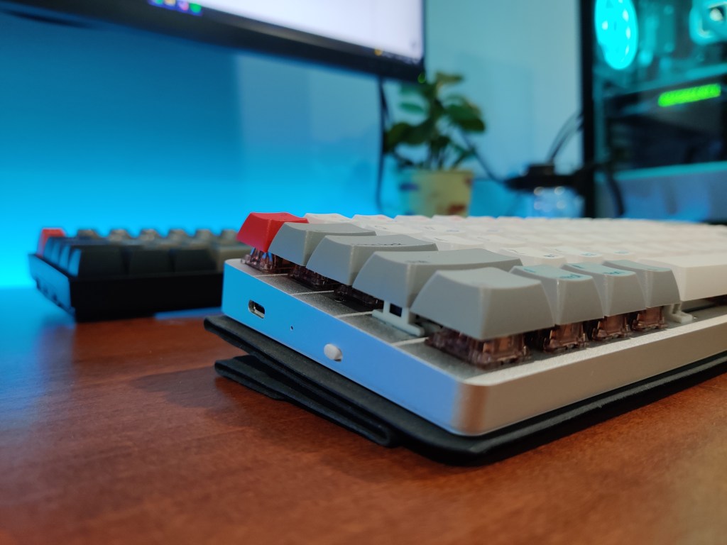 Side view of the Epomaker NT68 keyboard.