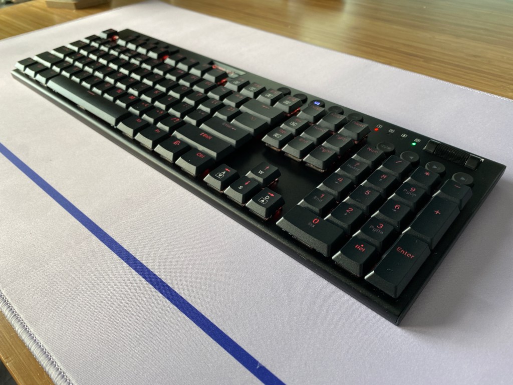 Angled view of Redragon Horus K618 low profile keyboard 