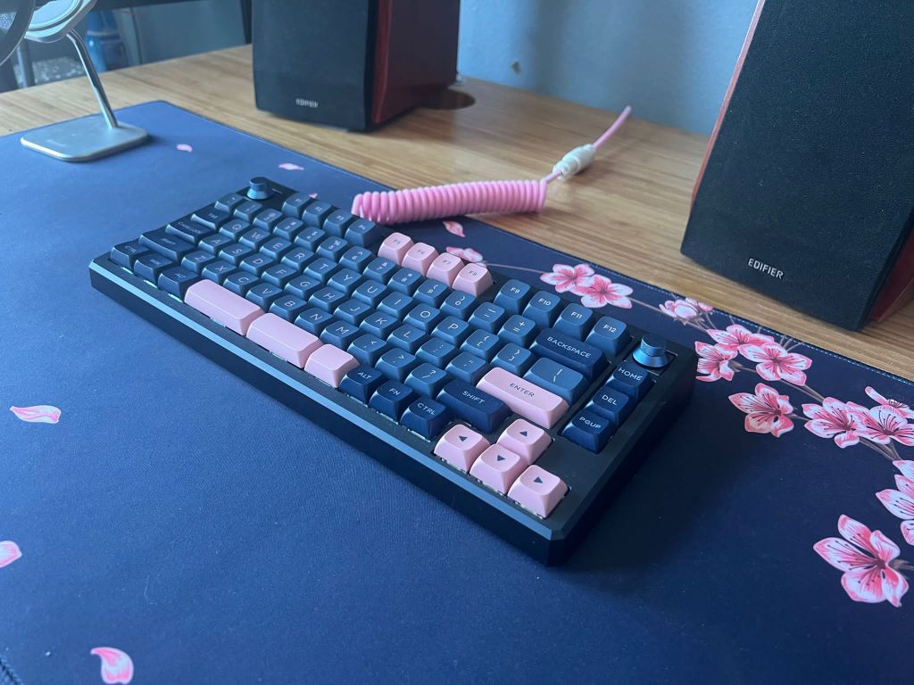 Angled view of Skyloong GK75 Aluminum on desk